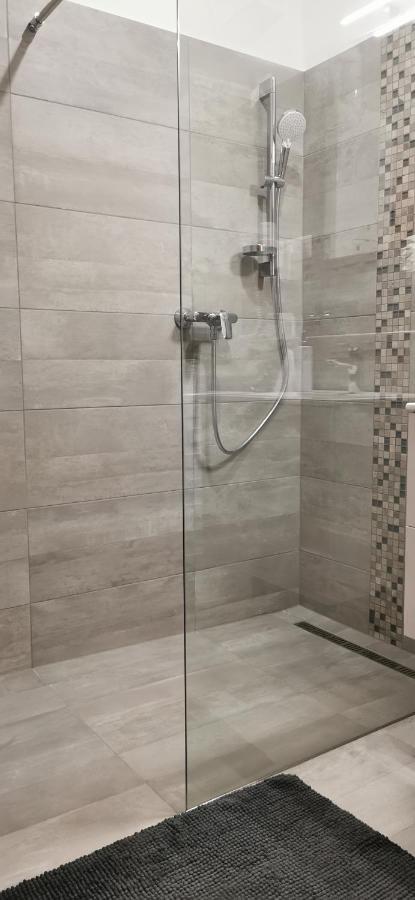 Hanna Apartman Buk Exterior photo