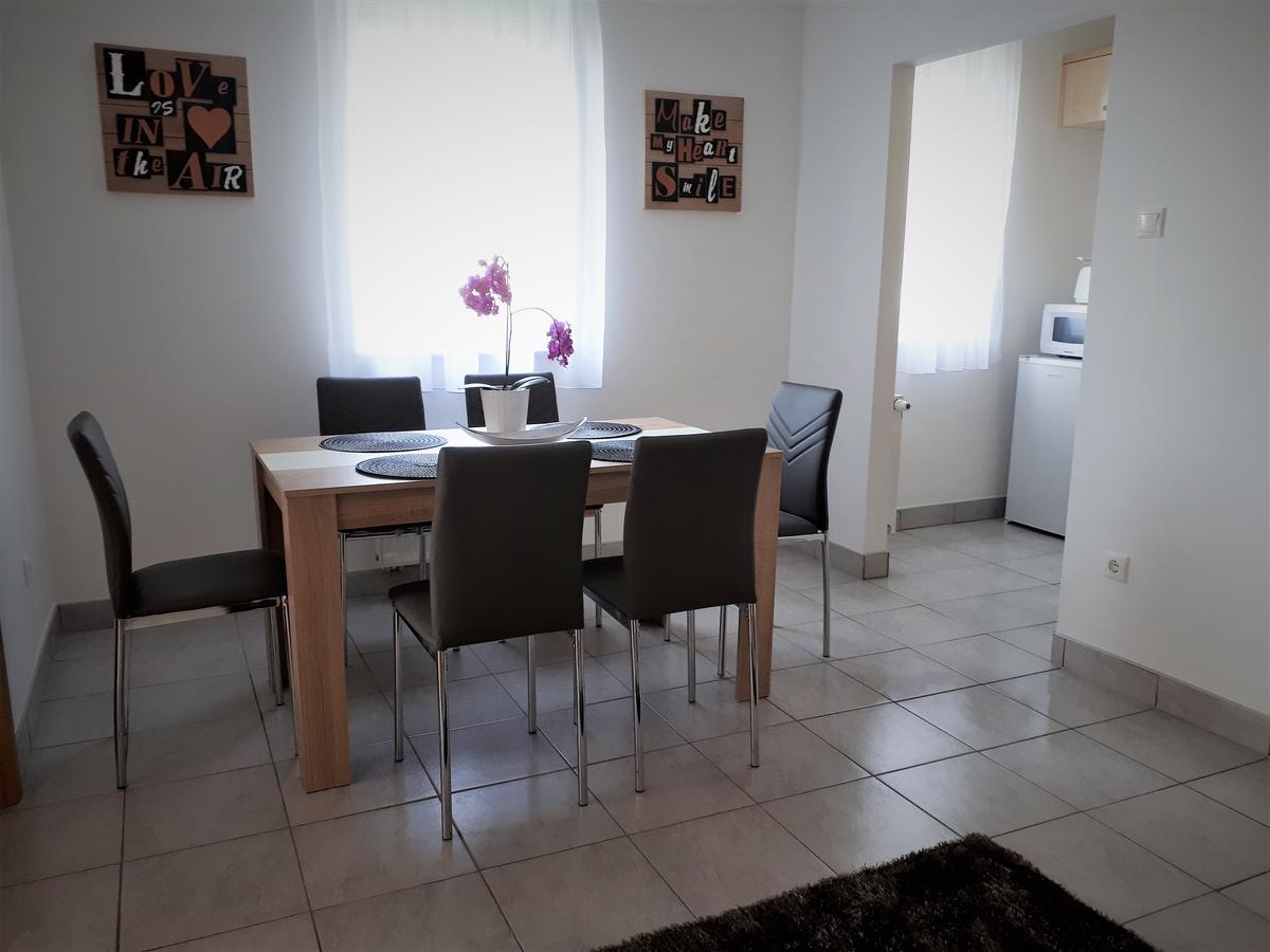 Hanna Apartman Buk Exterior photo