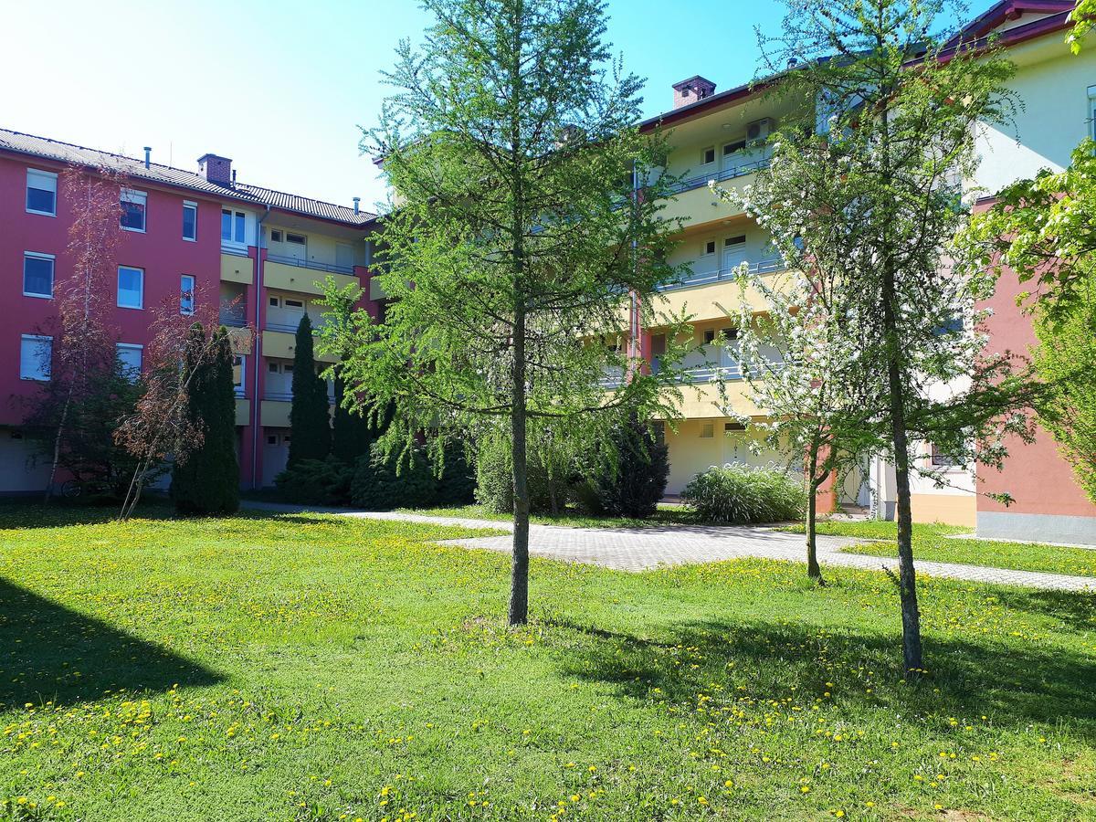 Hanna Apartman Buk Exterior photo